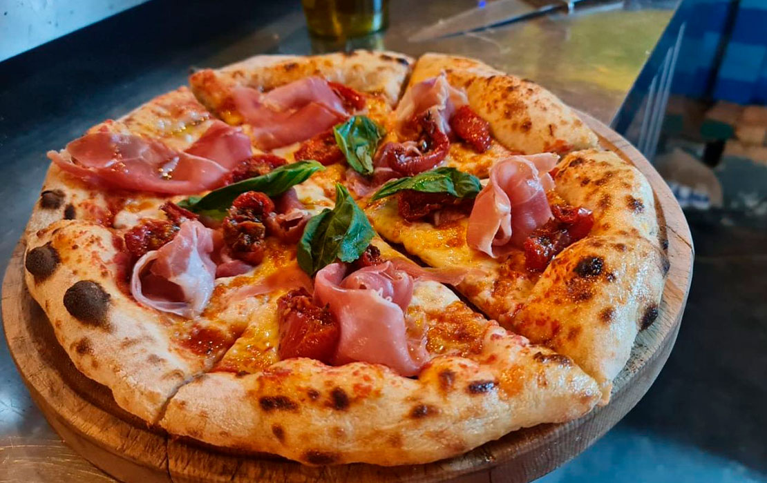 Mia Pizzeria y bar - Portada del beneficio exclusivo Banco Chile