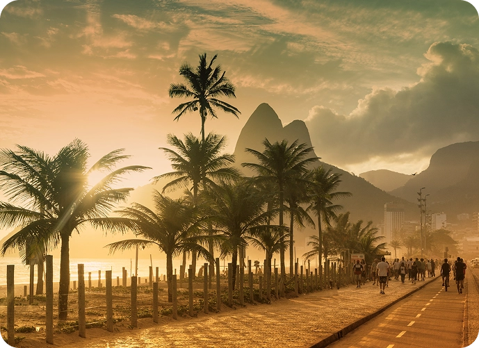 Vista de Río de Janeiro con montañas y playas.