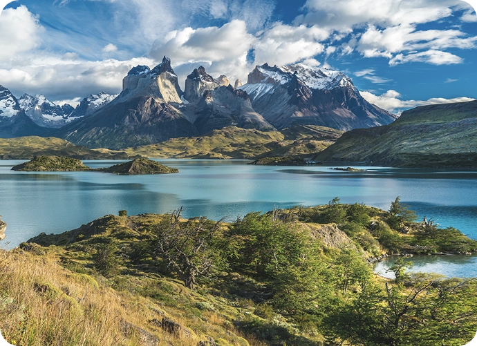 Paisaje natural de Chile con montañas y naturaleza.